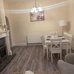 Three Bed Apartment 5 Minutes From City Centre