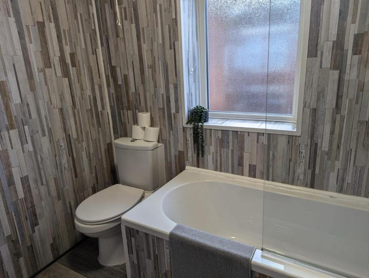 Three Bed 5 Minutes From Centre Apartment Newcastle upon Tyne
